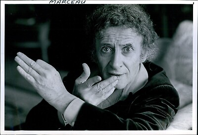 #ad 1983 Actor Marcel Marceau French Mime Nyc Hotel Room On Tour 8X10 Vintage Photo $19.99