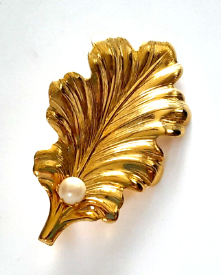 #ad Vintage Gold Tone w Simulated Pearl Lightweight Leaf 2.25quot; Leaf Brooch Pin $16.64
