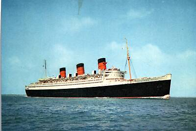 #ad VINTAGE CONTINENTAL SIZE POSTCARD R.M.S. QUEEN MARY LINER AT FULL SAIL $9.99