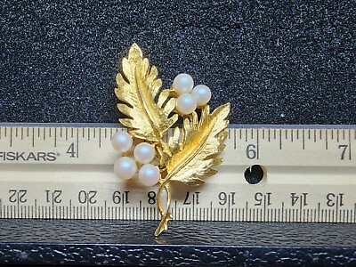 #ad Vintage Brooch Pin Gold Tone Leaf Faux Pearl Unmarked $15.00