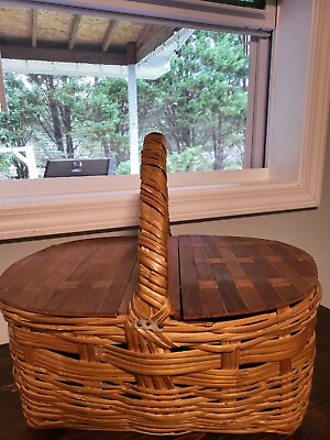 #ad Wicker Picnic Basket w wooden hinged lid 17.5L x 15H x 13D $15.00