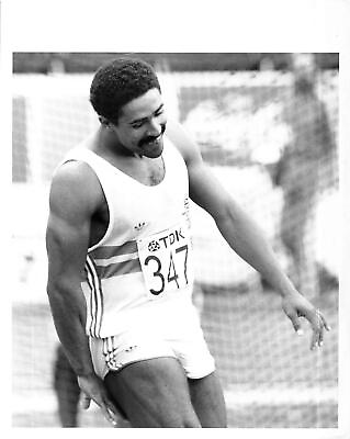 #ad 1983 Press Photo DALEY THOMPSON British Decathlete #347 Adidas Kit Uniform kg $19.99