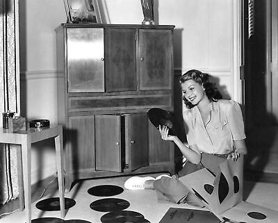 #ad 1941 RITA HAYWORTH Candid Photo at Home 183 w $11.57