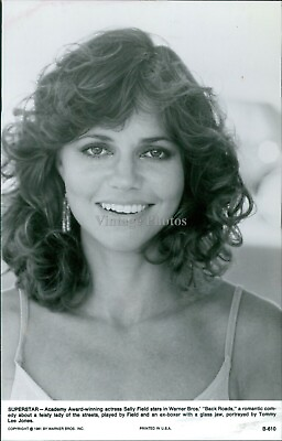 #ad 1981 Press Photo Actress Sally Field Celebrity Back Roads Romantic Comedy 7X9 $19.99