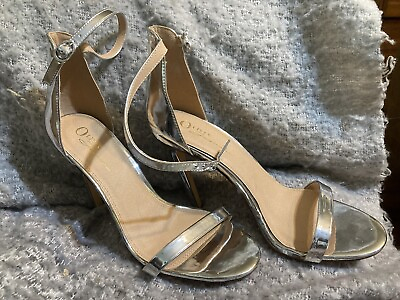 #ad Olivia Ferguson Metallic Silver Spike 4quot; heel shoes w ankle Strap sz 8.5 Open $17.99