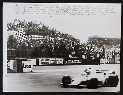 #ad 1981 Photo presse AP Formule 1 Silverstone John Watson Shell super oil EUR 24.50