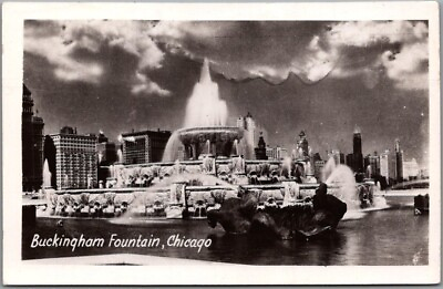 #ad 1940s CHICAGO Illinois RPPC Photo Postcard quot;Buckingham Fountainquot; Grant Park $4.60