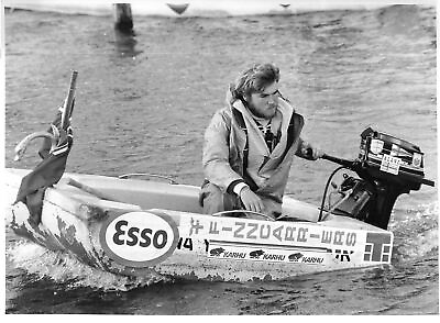 #ad 1983 Press Photo Man Sails Bath Tub Boat From London To Leningrad Soviet USSR kg $19.99
