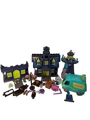 #ad SCOOBY DOO LOT HAUNTED HOUSE MYSTERY MACHINE amp;LIGHTHOUSE WITH LOOSE PIECES $125.00