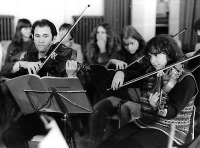 #ad 1981 Press Photo London Philharmonic Orchestra Students play Violin violinists $19.99