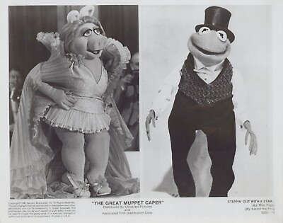 #ad Miss Piggy Kermit the Frog in The Great Muppet Caper 1981 ⭐🎬 Photo K 148 $15.99